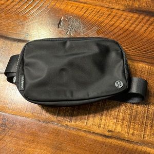 Lululemon Everywhere Belt Bag 1L